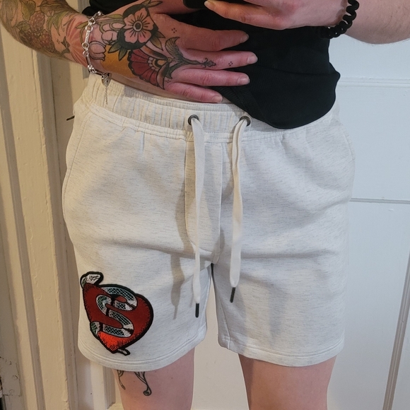 American Eagle light grey shorts with tattoo patch - Picture 5 of 6